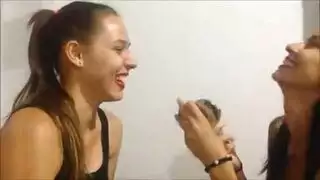 عاشقات مثليات أنيقات يمنحن بعضهن النشوة المكثفة