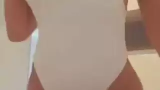 حورية البشرة الزيتونية تحلم بإيلاج مزدوج وقذف داخلي