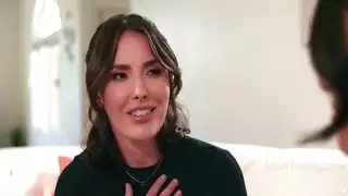 الطبيبة البيطرية المفلسة كيسي كالفرت تسدد دينها بأكل فرجها