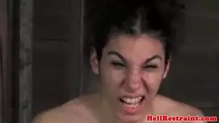 اللعق الجنسي العدواني لفرجها المبلل