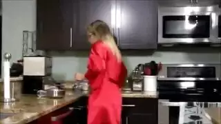 الابن يتحرش بزوجه ابوه أثناء غيابه