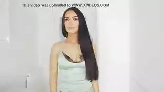 بنت لابسة برشلونة نيك