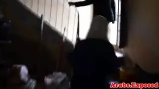 فتاة محجبة مثيرة تمارس إباحية مدفوعة: مص وجِماع مقابل الدولارات