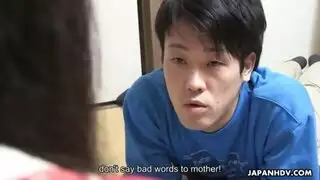 علاقة جماعية آسيوية صريحة مع ثلاث جميلات مثيرات