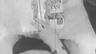 جنس فموي محظور: امرأة متزوجة تخدم زوجها سرًا