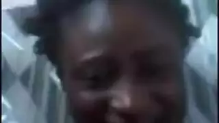 الرجل الخجول يستمتع باختراق شرجي عميق من فتى أسود علوي مجهز