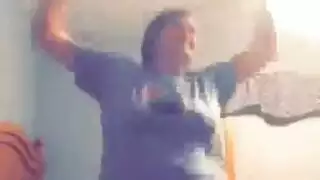 عاهرة مراهقة مفلسة تحصل على فعل إكس إكس إكس قاسي