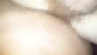 طالبات الجامعة الشهوانيات يفضلن حفلة جنس جماعي في غرفة المعيشة على تمرين الرقص الممل