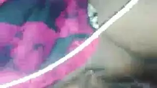 ممرضة وقحة وطبيب أسنان يخدمان مريضًا راغبًا معًا