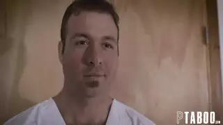 تدليك جسدي مثير يتحول إلى فيلم إباحي مثلي صريح