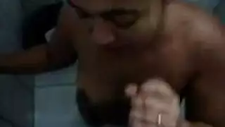 خادمة حمراء الشعر ممتلئة تمارس الجنس الشرجي في الأماكن العامة مقطع بورنو