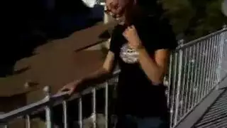 سيطرة مزدوجة: عاهرات هاويات تعاقب شابًا أمام المتلصصين