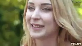 رجل عجوز ينيك امراة فى المكتبة