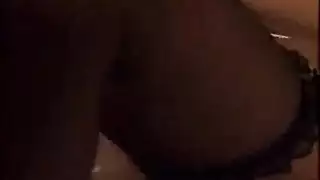 عاهرتا حمّام آسيويتان تمتلئ مهبلهما بالسائل المنوي