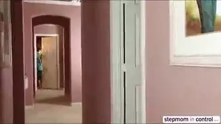 ام وبنتها سكسي مع حبيب بنتها