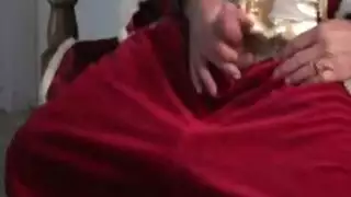 الاستمناء باليد مع السانتا الذي لم يجد طيز او كس يطفئه