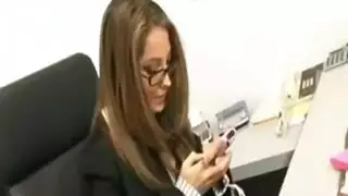 سكرتيرة تأخذ اختراق مزدوج صريح