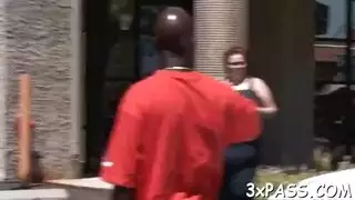 سحاق صريح وقاس: الصديقة السابقة تدخل قبضتها في مهبل ميلا ميلان المبلل