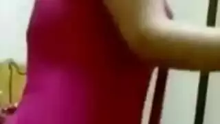 عرض رقص إكس إكس إكس: استربتيزر ذات أثداء حقيقية تصل للرعشة