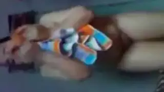 إباحية حمام ساخنة: فتاة عربية تضع إصبعها في فرجها الضيق عزف منفرد