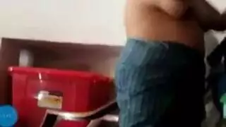 تسريب شريط جنسي من الموبايل: زوج عربي وزوجته في جلسة جامحة