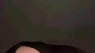 يعملها مساج ويهيج على مؤخرتها السمينه