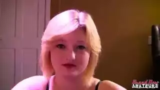 فتاة مغرورة بحمالة الصدر تطلب قضيباً ضخماً لإشباع رغبتها