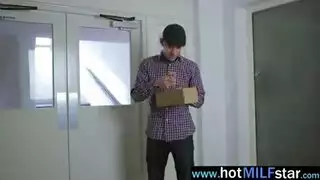 فتحات شرج واسعة: بنات متعطشة للقضيب في أكشن إكس إكس إكس