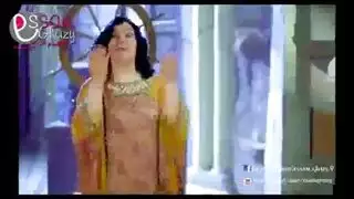 حركات نجمات الإباحية: ركوب شرقي صريح واهتزاز أثداء لبرديس