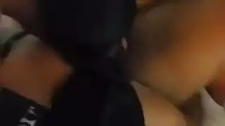 جميلات الأبنوس يتناوبن على ركوب قضيب كبير معًا