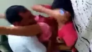 صديقة الفنان المفلس تستمتع بجلسة اختراق مزدوج جامحة مع صديقه المقرب