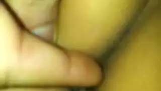 طحن شرجي صارم والعادة السرية حتى قذف متفجر على جميلة نائمة