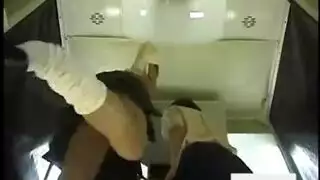 فتوات الحفلات تبتلع حمولات عشوائية في ماراثون الجنس الجماعي