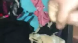 شم سراويل أمي قبل الممارسة