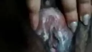 أثداء ضخمة لامرأة ممتلئة يتم تدليكها قبل المضاجعة