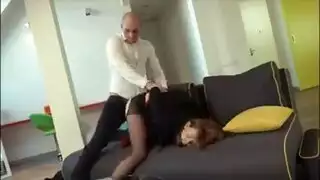 شقراء هاوية تُمارس الجنس بقوة حتى تبلغ دون سيطرة