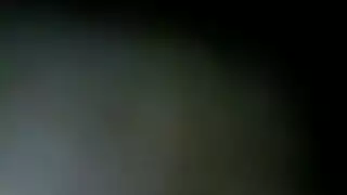 عربية فاتنة ذات أثداء كبيرة تتعرض لجنس عنيف ومص عميق