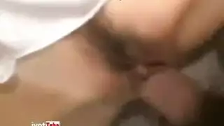 تصرخ طالبة القضيب الأسود الكبير، ومهبلها يقطر