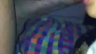 نيك عنيف: قضيب كبير يسيطر على أقزام نحيلات