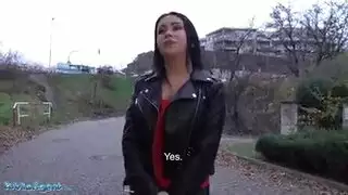 يشتهي عضواً سميناً في فمه