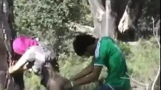مشهد مزدوج جامح: شرجي على الأريكة، ونيك مهبلي في المطبخ