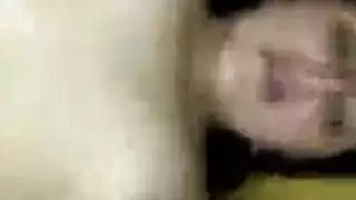 مفلسة ويائسة، سيلفيا ستيلانا تخدم حمولة حافلة كاملة من القضبان
