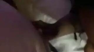 خشب ebous بريق مع شعر كس ، summer rayne هو إصبع مع حزام مبلل على الأريكة