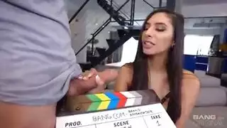 جيانا ديور كبيرة الثدي تأخذ ضربة قوية في فيلم إباحي صريح