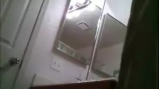 مدفونات في الأوراق: إباحية ثلاثية لمحجبات ساخنة