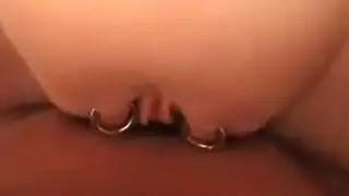 عصابة من الفاتنات تسيطر وتُحقّر رجالًا عاجزين