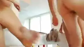 ممثلات تلفزيونية مثيرات في مشهد إباحي صريح