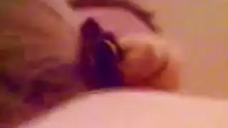 علاقة مصرية ساخنة: أثداء ضخمة تُعض أثناء جنس عنيف