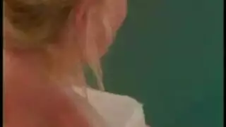 أنجي آدمز تحصل على فتحة ضيقة تمتد بواسطة عشيق جديد