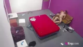حفلة جنس ثنائي: فوضى جنسية وجماع خام